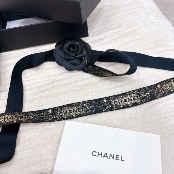 95% NEW CHANEL CARD HOLD WALLET WITH FULL PACKAGING, HOLIDAY RIBBON - Picture 8 of 14